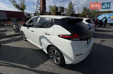Хэтчбек Nissan Leaf 2019 в 