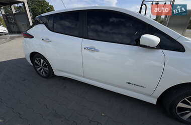 Хэтчбек Nissan Leaf 2019 в 