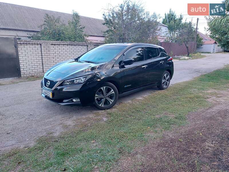 Хэтчбек Nissan Leaf 2018 в Днепре