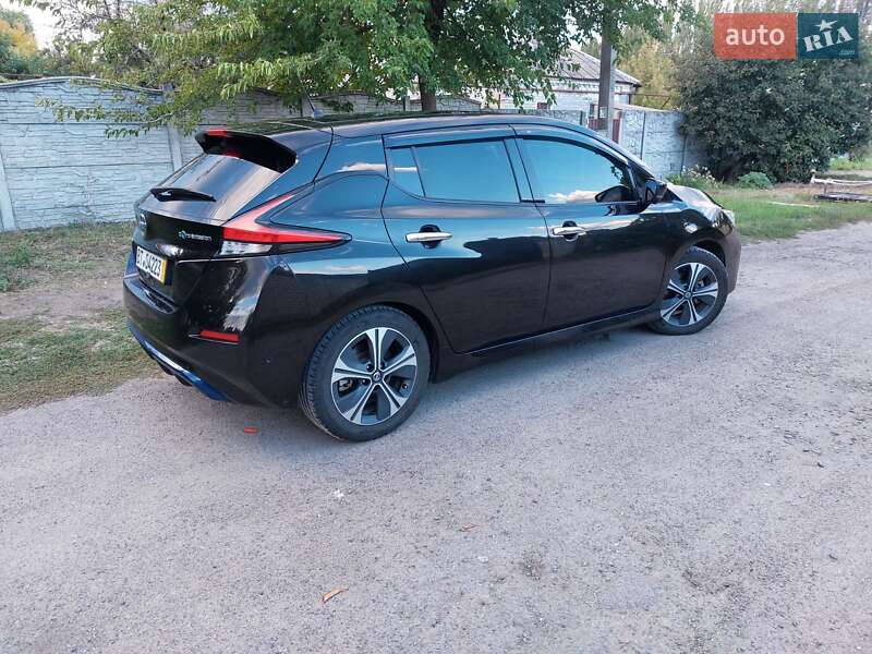 Хэтчбек Nissan Leaf 2018 в Днепре