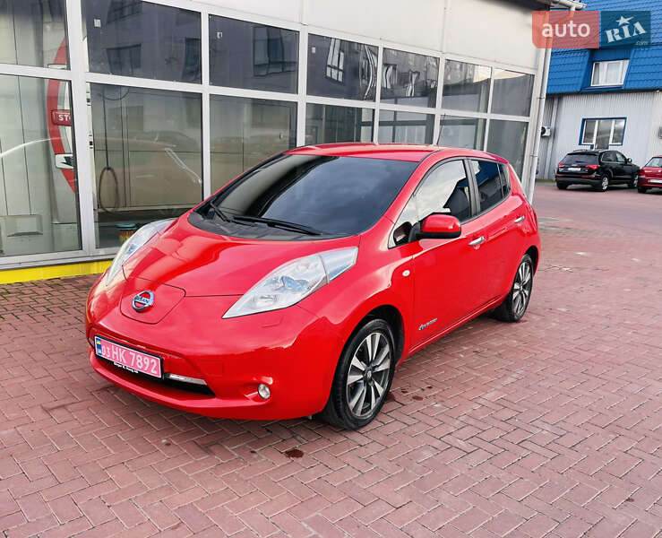 Хэтчбек Nissan Leaf 2016 в 