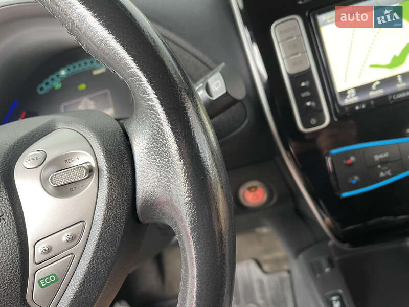 Хэтчбек Nissan Leaf 2016 в Ровно