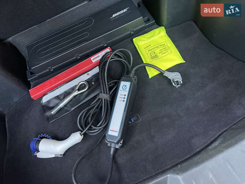 Хэтчбек Nissan Leaf 2016 в Ровно