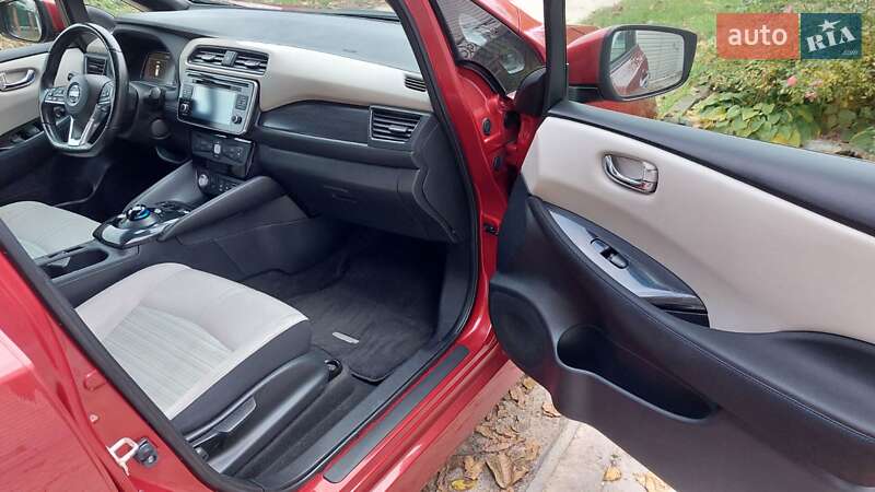 Хэтчбек Nissan Leaf 2018 в Киеве