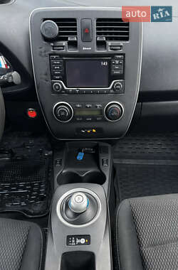 Хэтчбек Nissan Leaf 2016 в 
