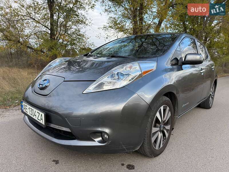 Хетчбек Nissan Leaf 2014 в Дніпрі