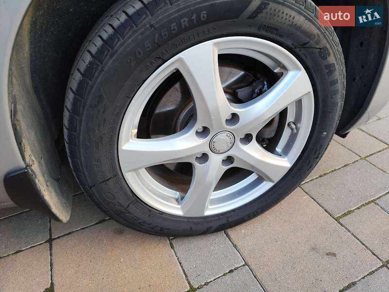 Хэтчбек Nissan Leaf 2016 в Ровно