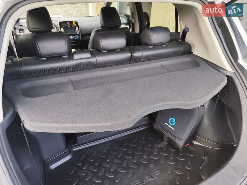 Хэтчбек Nissan Leaf 2016 в Ровно