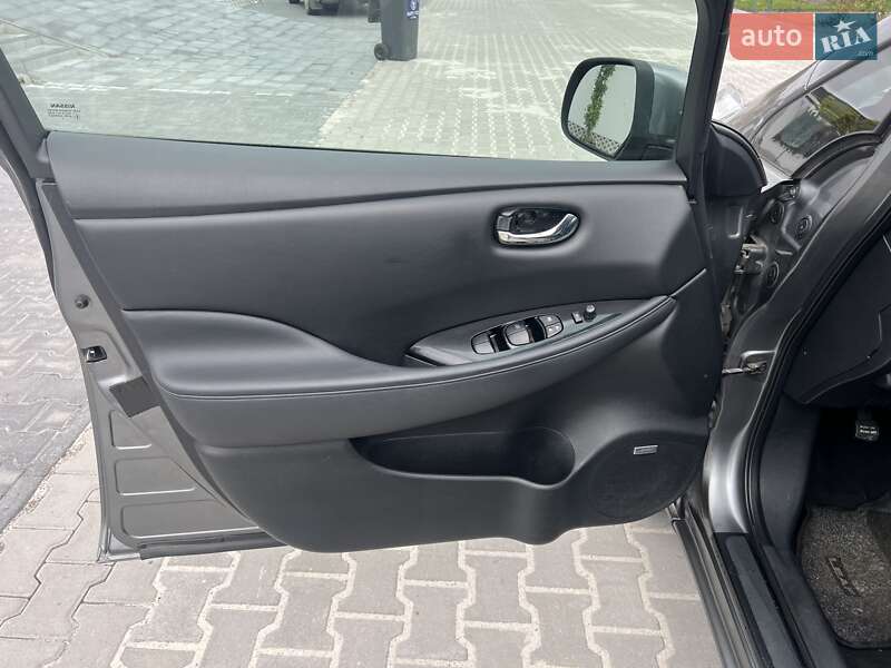 Хетчбек Nissan Leaf 2015 в Рівному