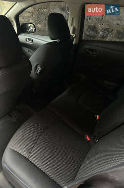 Хетчбек Nissan Leaf 2015 в  фото 9 Хетчбек Nissan Leaf 2015 в