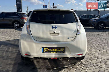 Хэтчбек Nissan Leaf 2012 в 