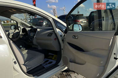 Хэтчбек Nissan Leaf 2012 в 