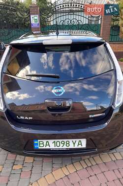 Хэтчбек Nissan Leaf 2016 в 