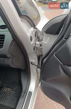 Хетчбек Nissan Leaf 2014 в 