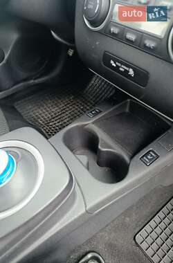 Хетчбек Nissan Leaf 2014 в 