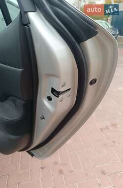 Хетчбек Nissan Leaf 2014 в 