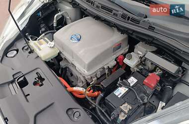 Хетчбек Nissan Leaf 2014 в 