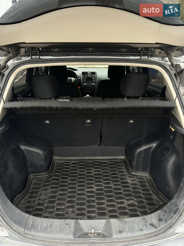 Хетчбек Nissan Leaf 2015 в Києві