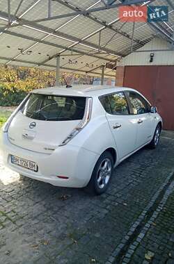 Хэтчбек Nissan Leaf 2014 в 