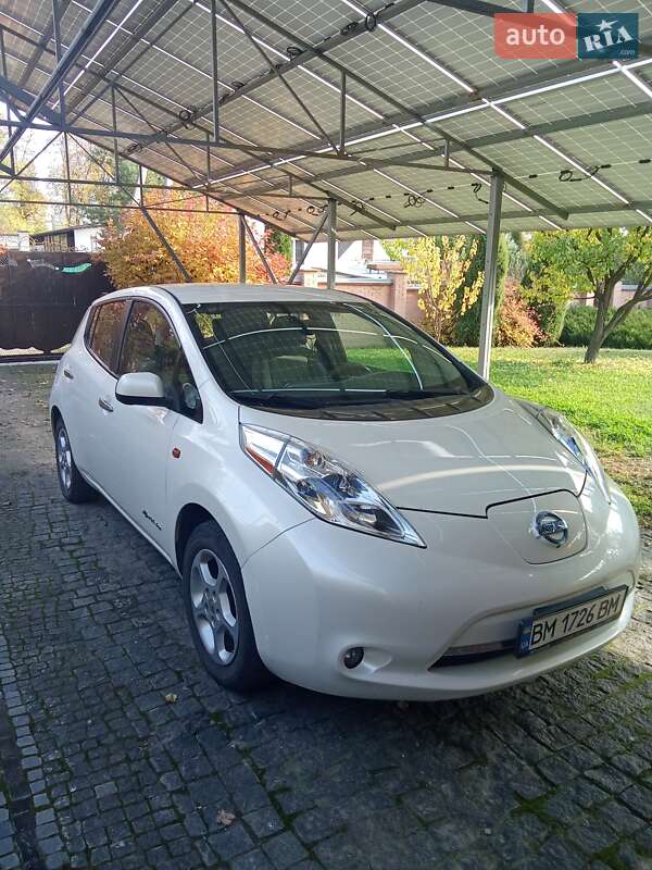 Хэтчбек Nissan Leaf 2014 в 