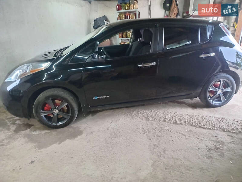 Хетчбек Nissan Leaf 2016 в 