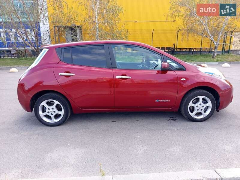 Хэтчбек Nissan Leaf 2015 в Запорожье