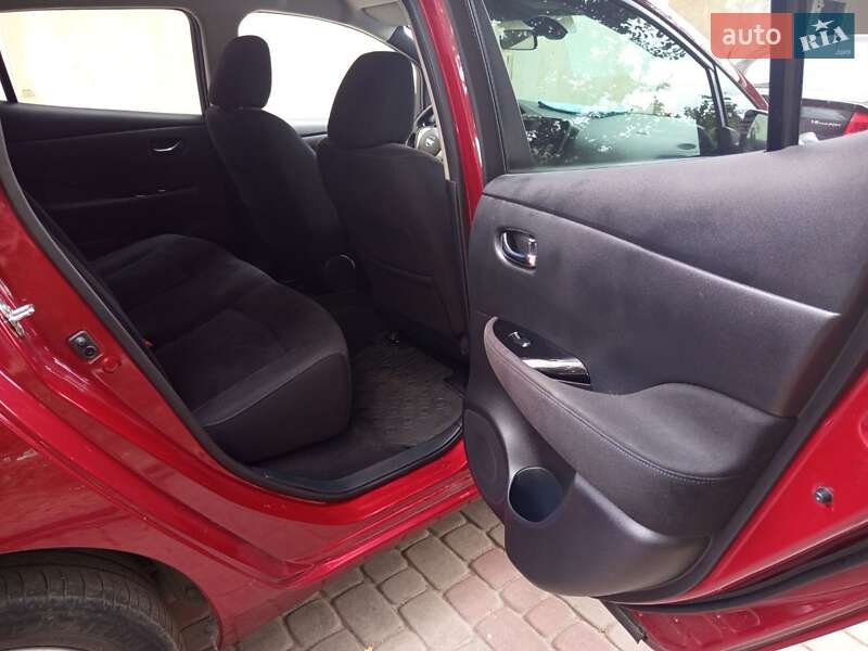 Хэтчбек Nissan Leaf 2015 в Запорожье