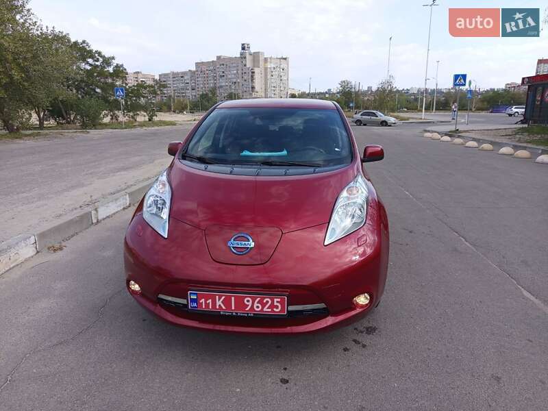 Хэтчбек Nissan Leaf 2015 в Запорожье