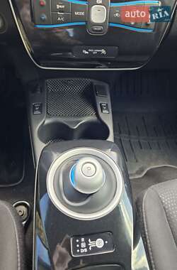 Хэтчбек Nissan Leaf 2016 в 