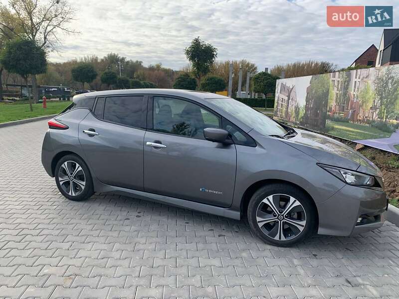 Хэтчбек Nissan Leaf 2018 в Умани