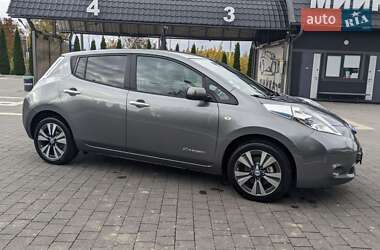 Хэтчбек Nissan Leaf 2013 в 
