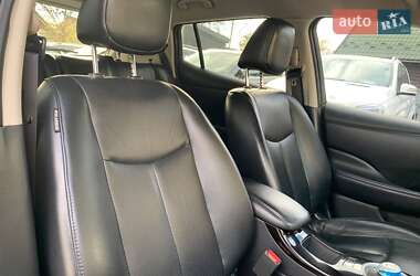 Хэтчбек Nissan Leaf 2013 в 