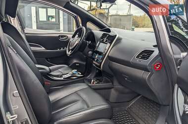 Хэтчбек Nissan Leaf 2013 в 