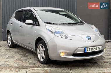 Хэтчбек Nissan Leaf 2011 в 