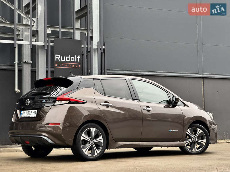 Хэтчбек Nissan Leaf 2018 в Киеве