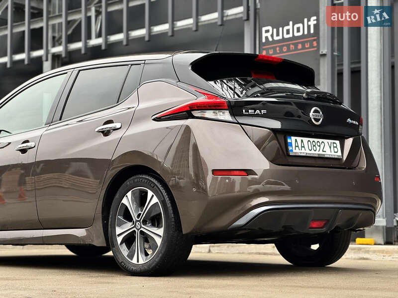 Хэтчбек Nissan Leaf 2018 в Киеве