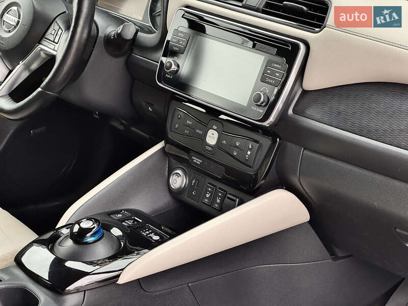 Хэтчбек Nissan Leaf 2018 в Киеве