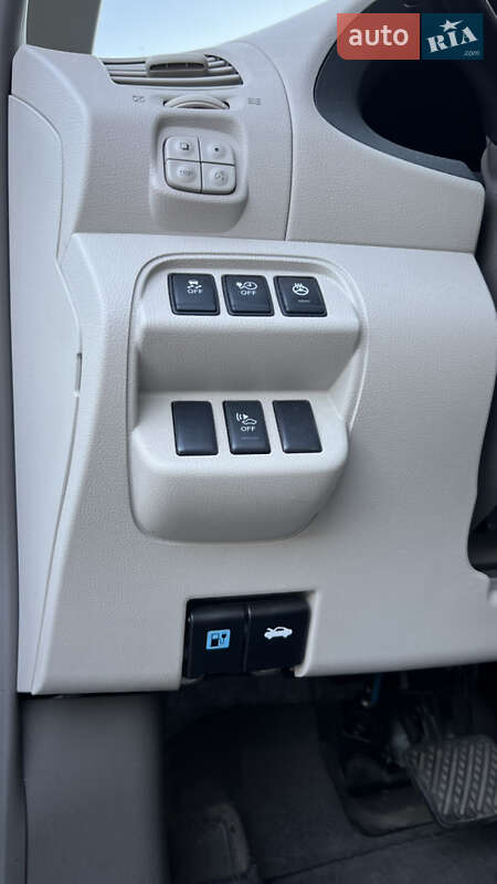 Хэтчбек Nissan Leaf 2011 в Могилев-Подольске