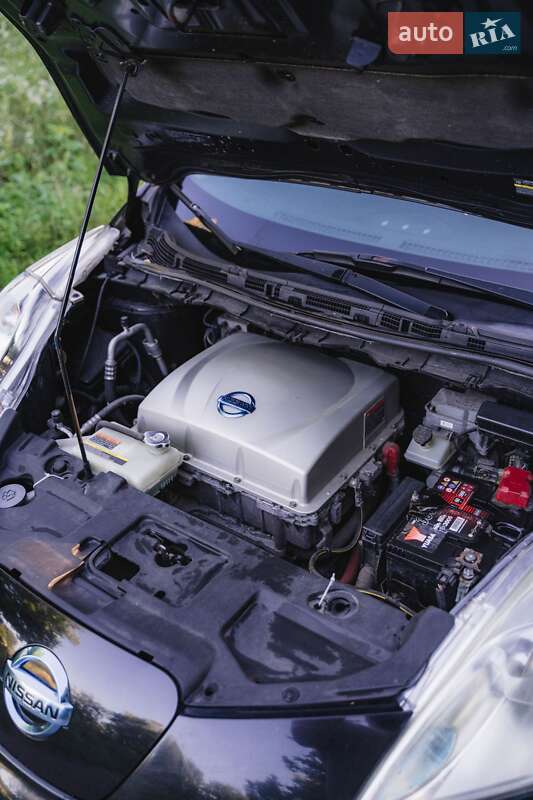 Хэтчбек Nissan Leaf 2015 в Киеве фото 2 Хэтчбек Nissan Leaf 2015 в Киеве