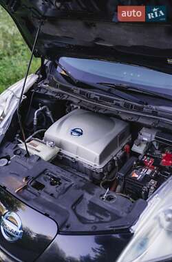 Хэтчбек Nissan Leaf 2015 в 