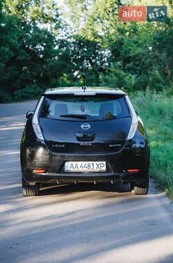 Хэтчбек Nissan Leaf 2015 в 