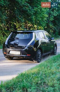 Хэтчбек Nissan Leaf 2015 в 