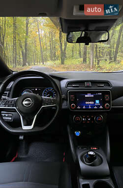 Хэтчбек Nissan Leaf 2022 в 