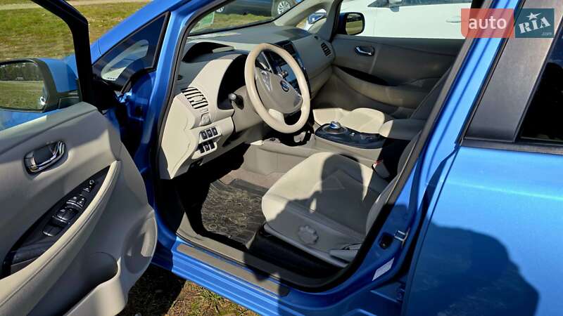 Хэтчбек Nissan Leaf 2012 в Калуше