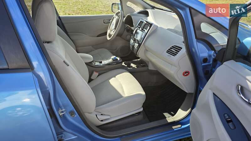 Хэтчбек Nissan Leaf 2012 в Калуше