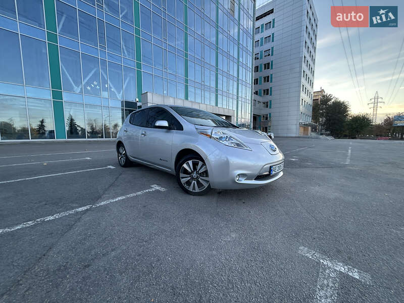 Хэтчбек Nissan Leaf 2013 в Днепре