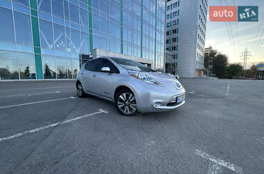 Хэтчбек Nissan Leaf 2013 в 
