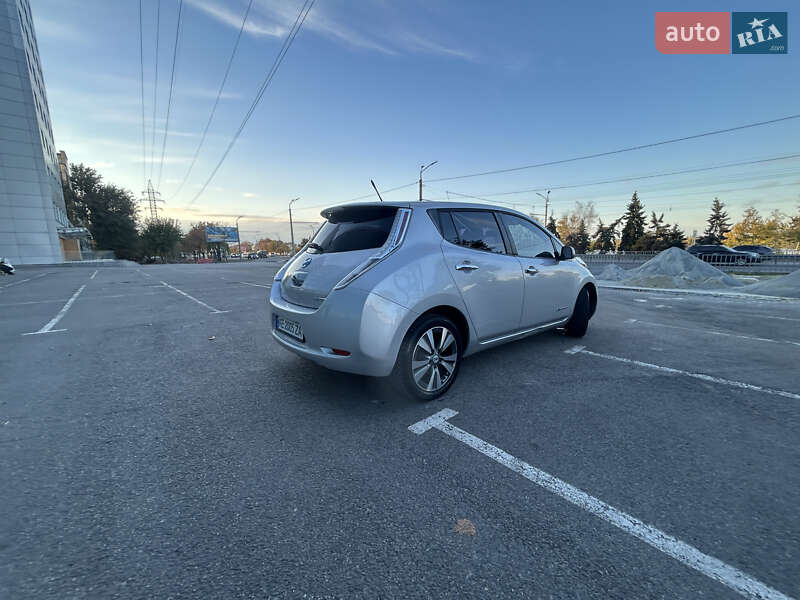 Хэтчбек Nissan Leaf 2013 в Днепре