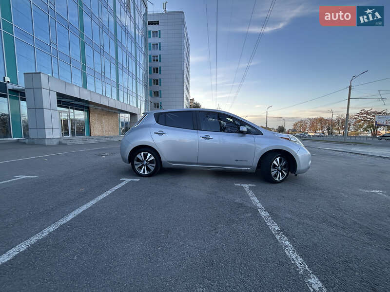 Хэтчбек Nissan Leaf 2013 в Днепре