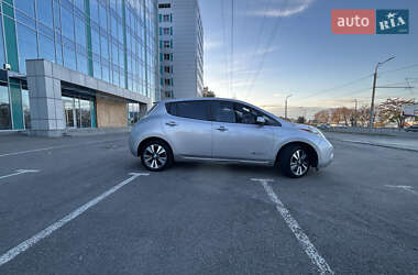 Хэтчбек Nissan Leaf 2013 в 